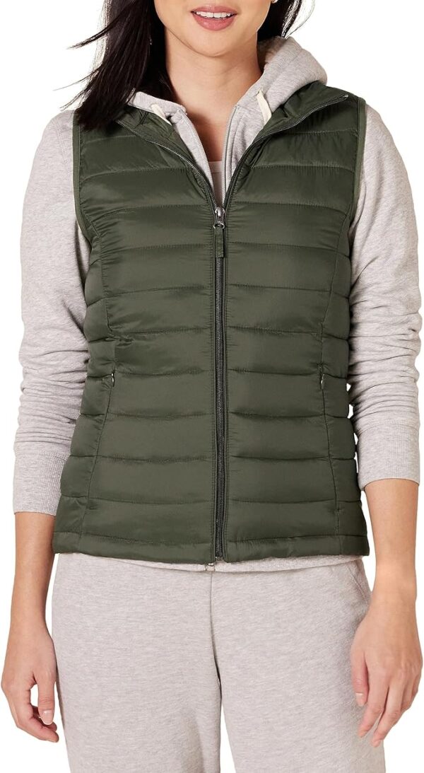 Amazon Essentials Women's Lightweight Water-Resistant Packable Puffer Vest